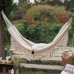 QUVIO Hangmat Voor In De Tuin - Tuinstoelen - Reishangmat Voor Camping, Outdoor En Reizen - Hamock - Katoen Ademend - Maximale Belasting Van 250KG - Lig Oppervlak Van 180 Cm - Geschikt Voor 1 Persoon - Beige -Tuinmeubel Verkoop 1200x1200 1300