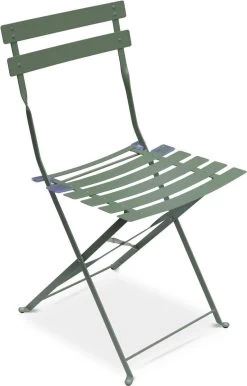 EMILIA Bistroset - 2 Inklapbare Stoelen En Een Ronde Tafel Van Gepoedercoat Staal Met Matte Afwerking – Groengrijs -Tuinmeubel Verkoop 768x1200